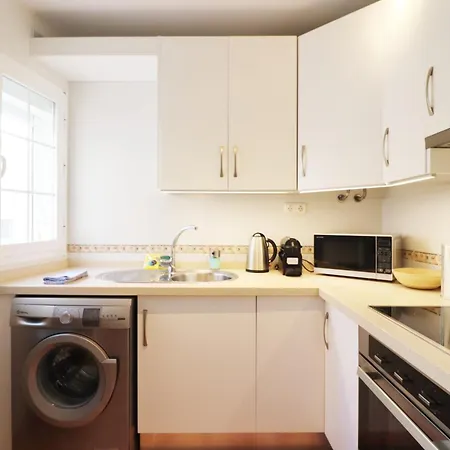 Pescia Con Piscina En Centro De Апартаменты Нерха