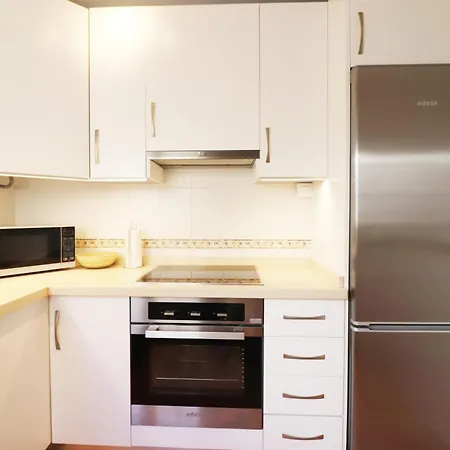 Pescia Con Piscina En Centro De *