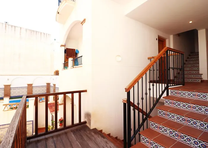 Pescia Con Piscina En Centro De