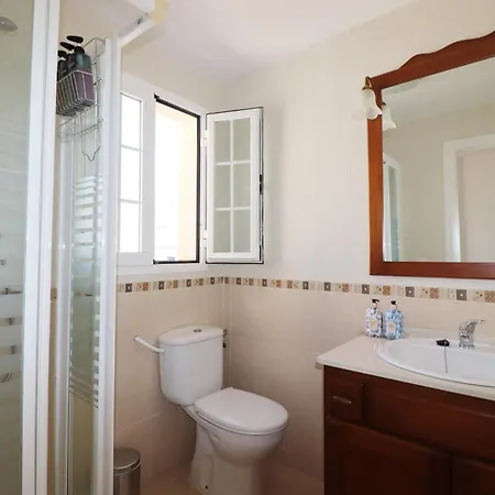 Pescia Con Piscina En Centro De *