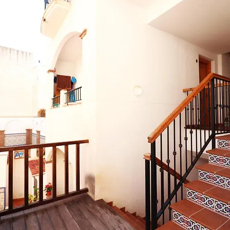 Pescia Con Piscina En Centro De