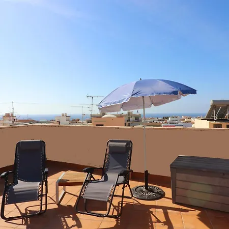 Pescia Con Piscina En Centro De Nerja