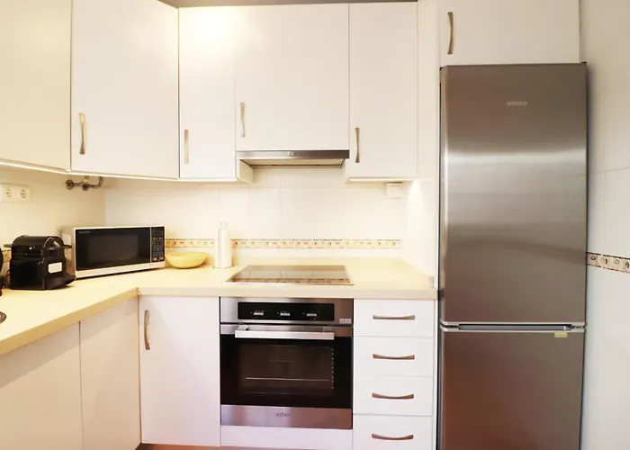 Pescia Con Piscina En Centro De *