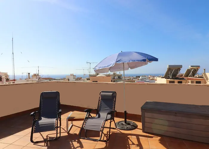 Pescia Con Piscina En Centro De Nerja